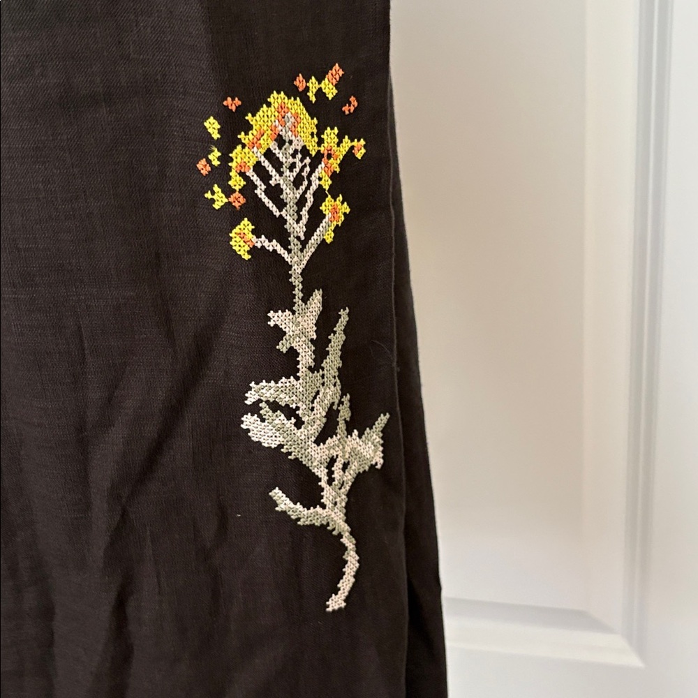NEW EXQUISE Julieta dress in black Linen Embroidered Floral - Picture 8 of 12